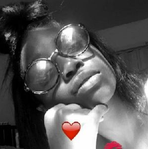 Meet your Posher, Kamari