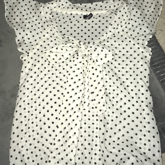 2 similar polka dotted blouses 🌟