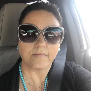 Meet your Posher, Ippolita