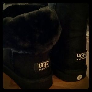 Uggs boots black color