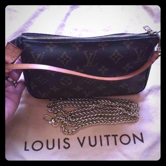 ⛔️SOLD⛔️Authentic Louis Vuitton Pochette