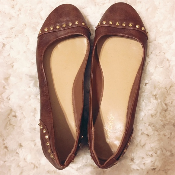 Tan studded flats - Picture 1 of 1