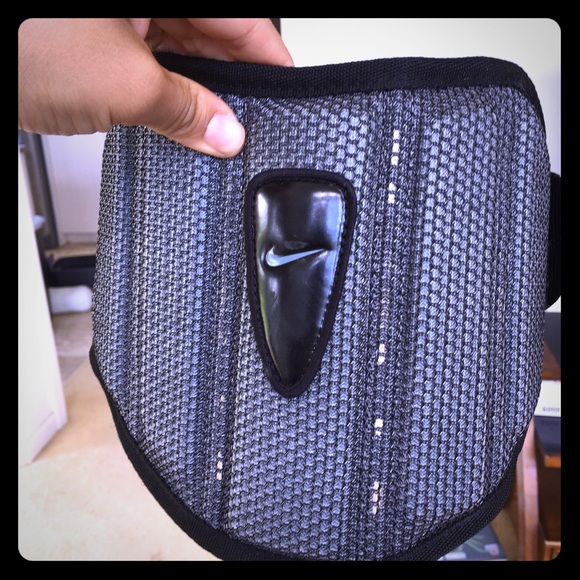 Nike structured lifting belt
