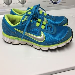 Nike dual fusion shoes