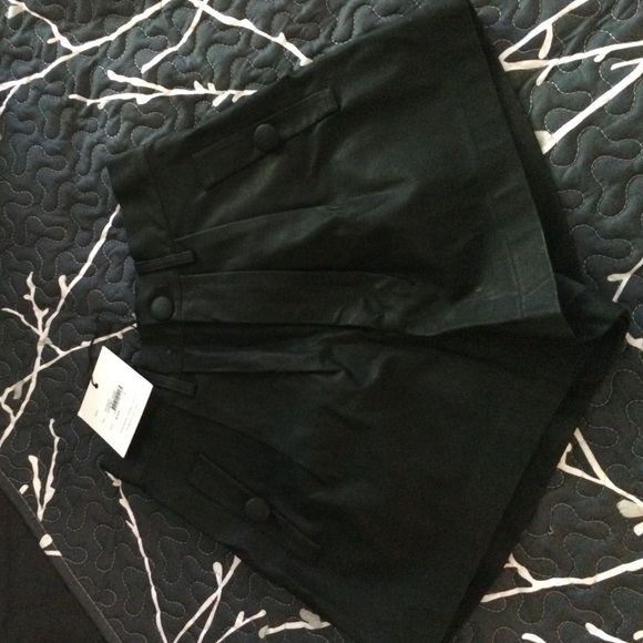 New FindersKeepers highwaist leather short US2