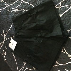 New FindersKeepers highwaist leather short US2