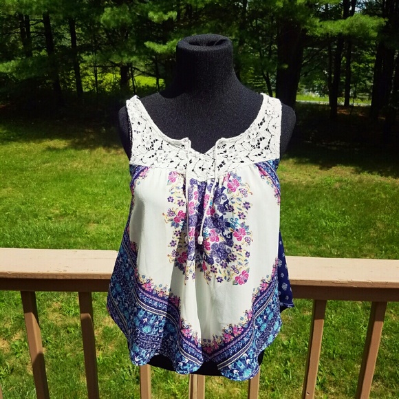 Tops - Adorable Blue and White Printed Blouse