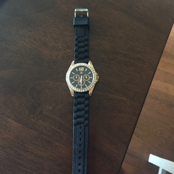 Black and gold silicone watch - Picture 2 of 3