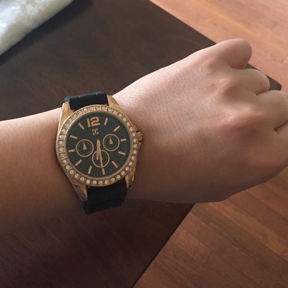 Black and gold silicone watch - Picture 3 of 3