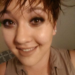 Meet your Posher, Elizabeth