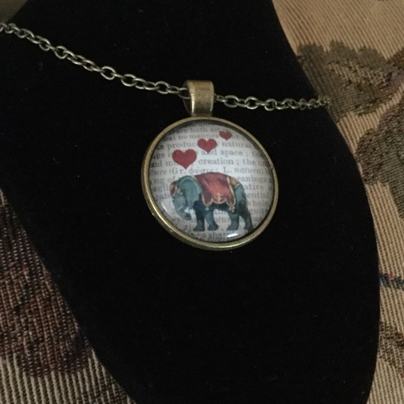 Elephant Necklace NWOT - Picture 3 of 4