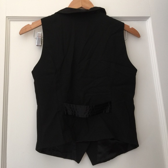 Old Navy black vest NWOT (New without tags) - Picture 5 of 7