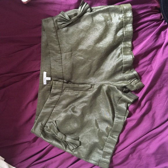 Green shorts - Picture 2 of 5