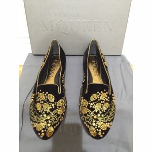 ⬇️🎊HP🔥ALEXANDER MCQUEEN🔥embroidered velvet shoe