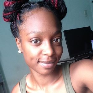 Meet your Posher, Alexis