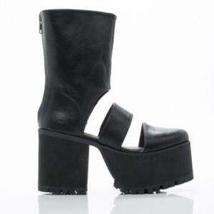 BRAND NEW Moon Wolf YRU Boots