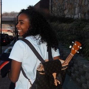 Meet your Posher, Noelle