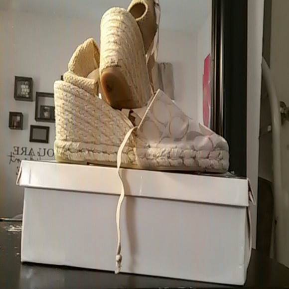 Shoes - Picture 2 of 4