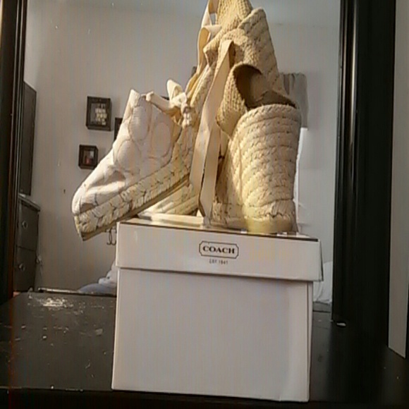 Shoes - Picture 3 of 4