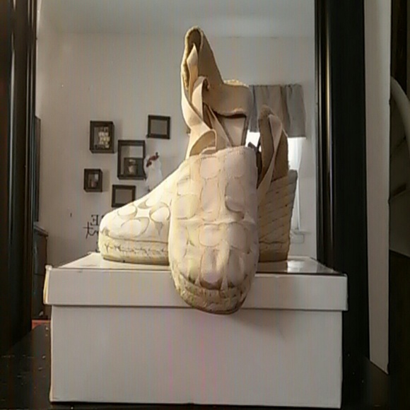 Shoes - Picture 4 of 4