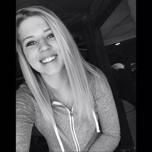 Meet your Posher, Caitlin