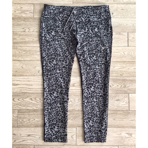 Nike Pants - Nike Lotus Printed Epic Run Crop