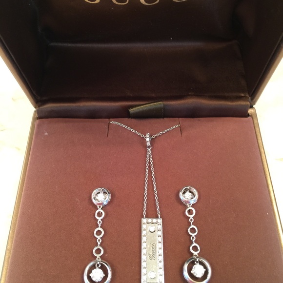 Gucci 18k white gold/diamonds Necklace & earrings