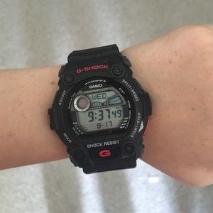 Men's black G-Shock watch!