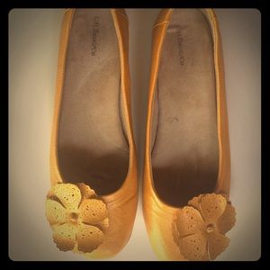 Mustard yellow flower shoes