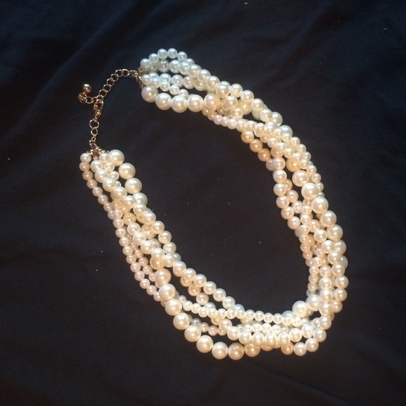Pearl necklace and bracelets