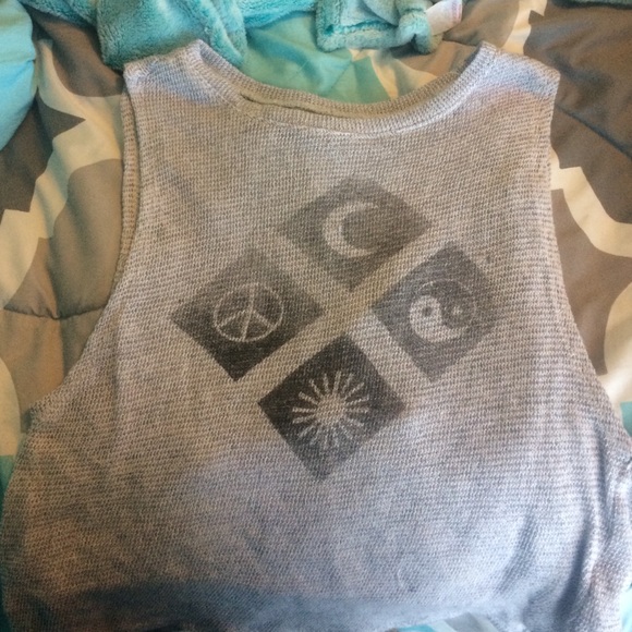 A great grey knit hollister tank