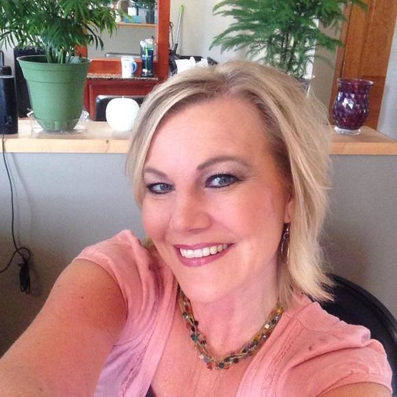 Meet your Posher, April