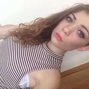 Meet your Posher, Chloe