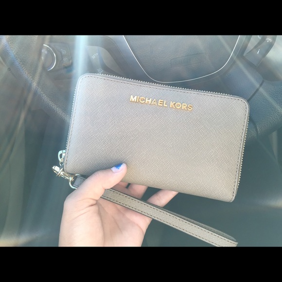 Michael Kors Wallet - Picture 1 of 4