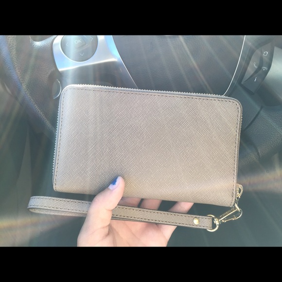 Michael Kors Wallet - Picture 2 of 4