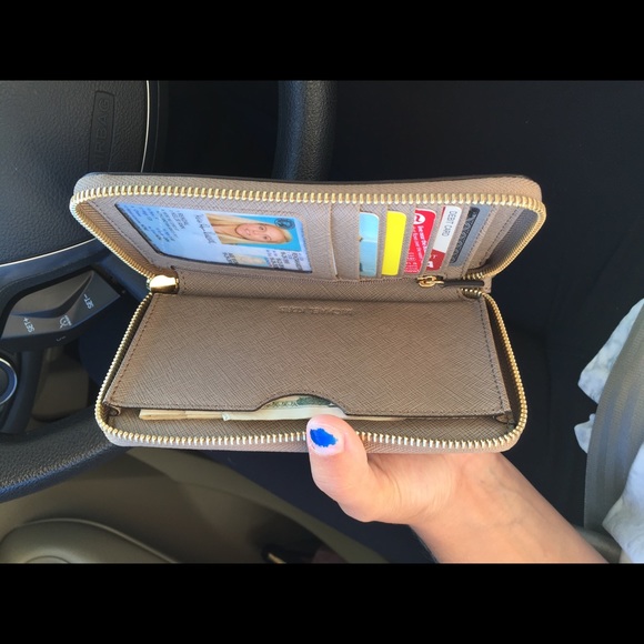 Michael Kors Wallet - Picture 3 of 4