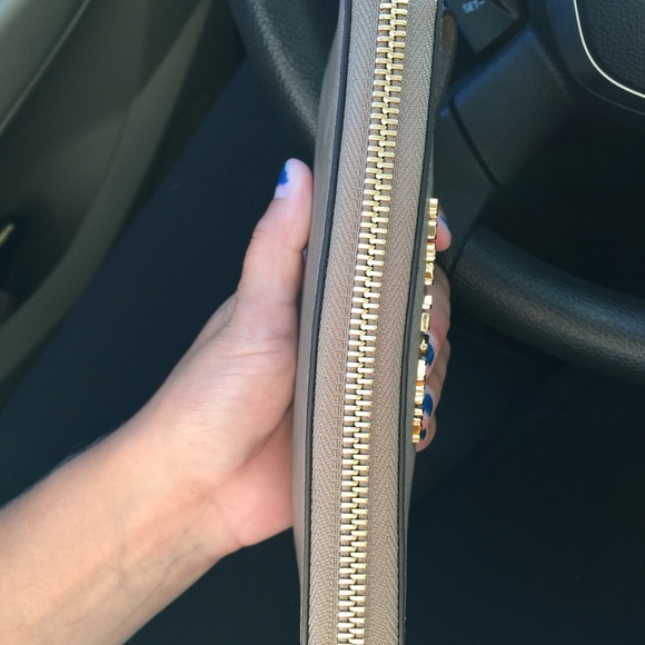 Michael Kors Wallet - Picture 4 of 4