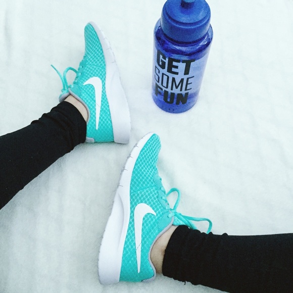 Meet your Posher, Meghan - Picture 6 of 6