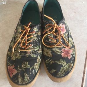 American Eagle Hawaiian Shoes