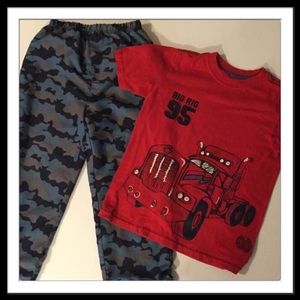 Boys 5/6 two piece outfit camo fire truck Oshkosh