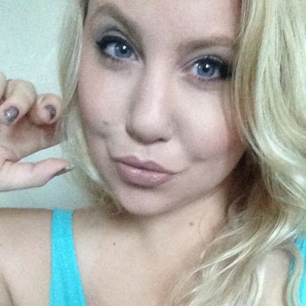 Meet your Posher, Danielle