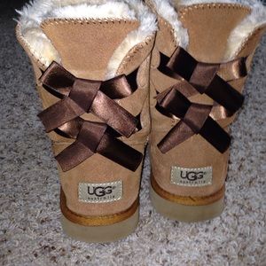 BAILEY BOW CHESTNUT UGGS!!!