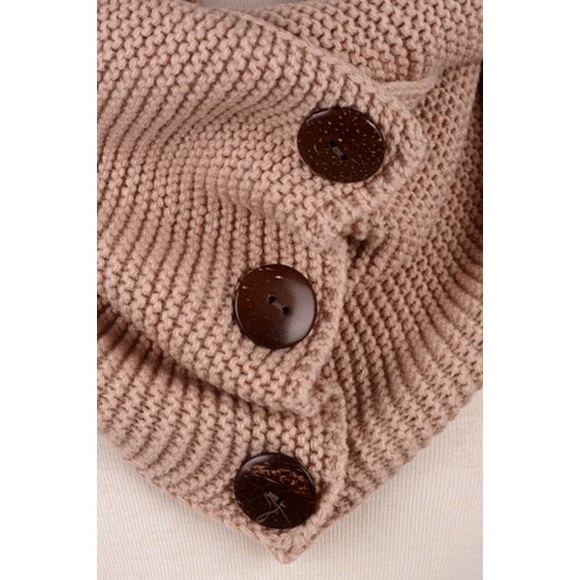 🎁SALE🎁 Infinity Button Trim Scarf - Picture 3 of 3