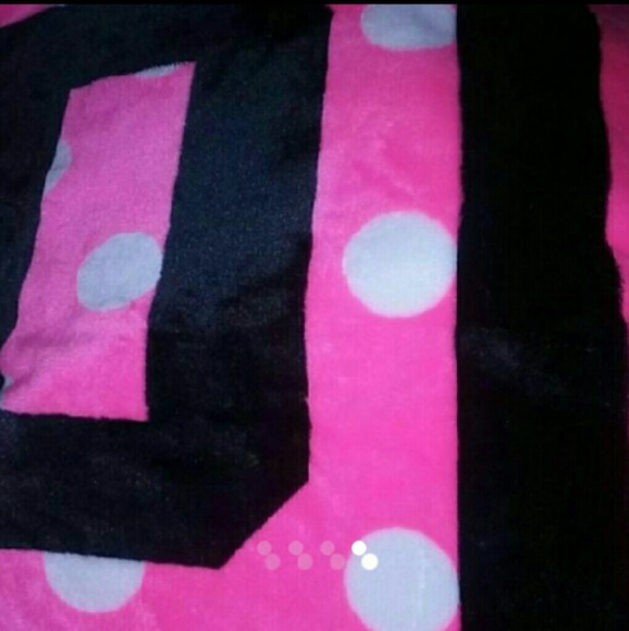 vs PINK Polka dot blanket NEW - Picture 2 of 4