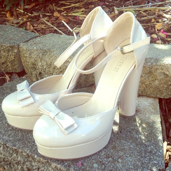 Forever 21 cream bow heels