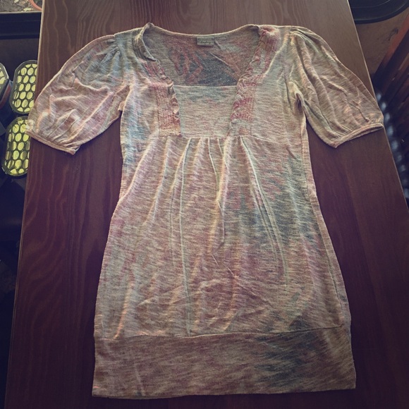 Grey and pink splash blouse top. Long length. Soft