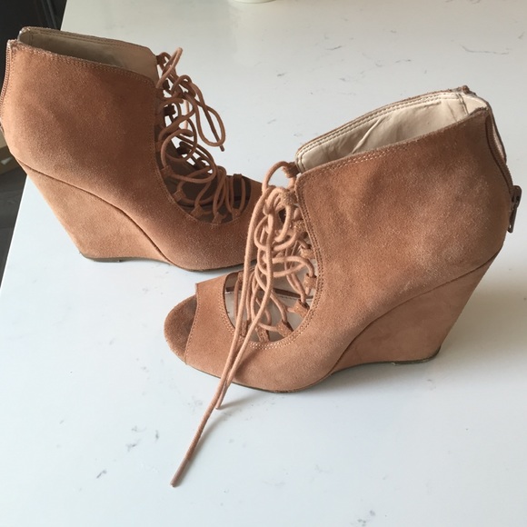 Shoe mint camel genuine suede lace up wedge size 6 - Picture 2 of 4