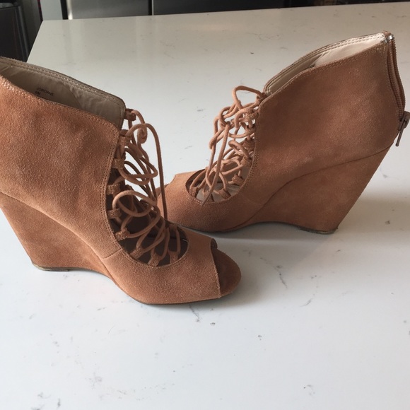 Shoe mint camel genuine suede lace up wedge size 6 - Picture 4 of 4