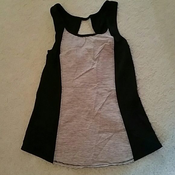 Lululemon Size 6 tank with open back