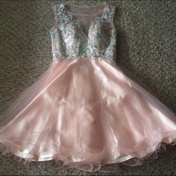 Short sleeveless homecoming dress